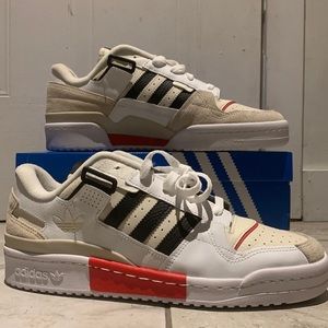 Adidas forum Exhibit low white vivi red.